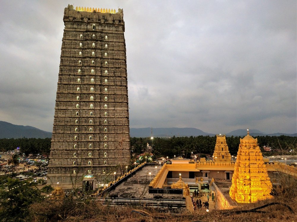 Murudeshwar Temple with giant Lord Shiva statue Karnataka